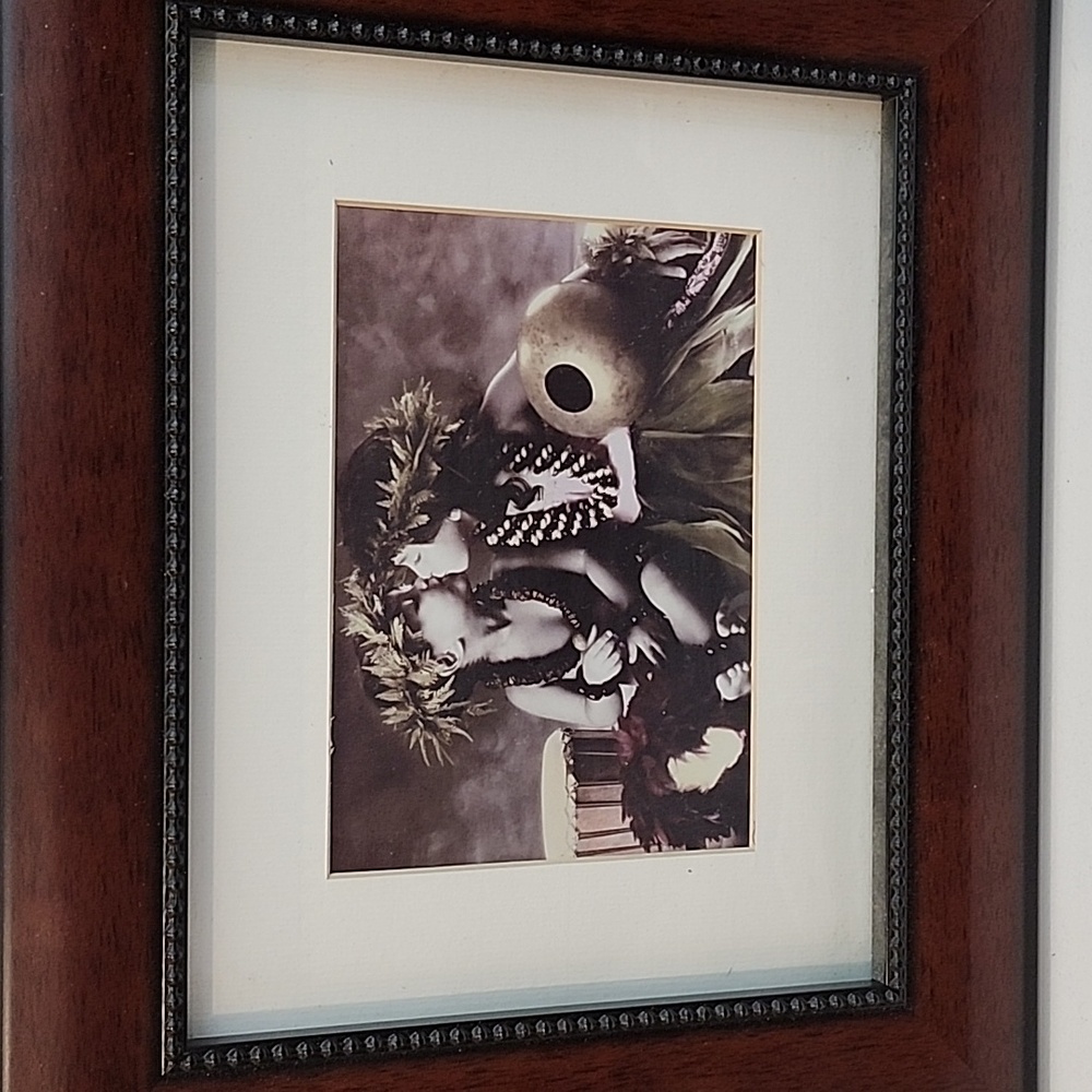 Hawaiian Kissing Keiki (children) Matted framed photo print